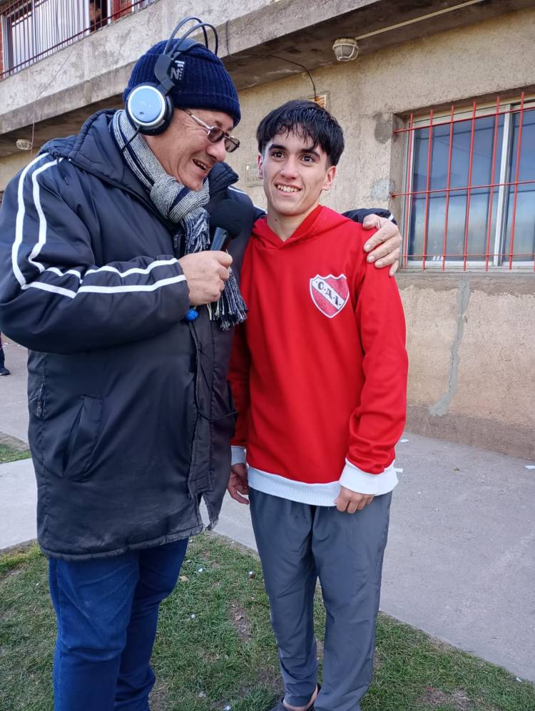 Independiente SJ vs El Progreso arbitrado por  Agustina Loos de Olavarría. Primera mujer árbitro en la Liga Regional de Fútbol.