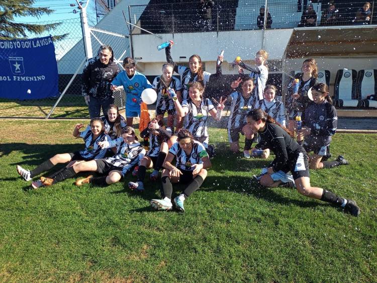 Blanco y Negro campeón Sub 15 de Fútbol femenino