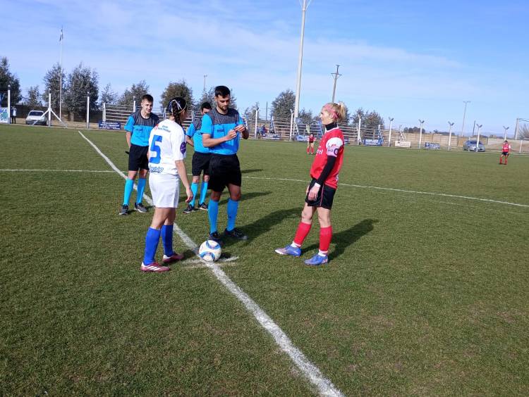 En el Torneo Clausura de Futbol Femenino San Martin ST e Independiente empataron 1 a 1.