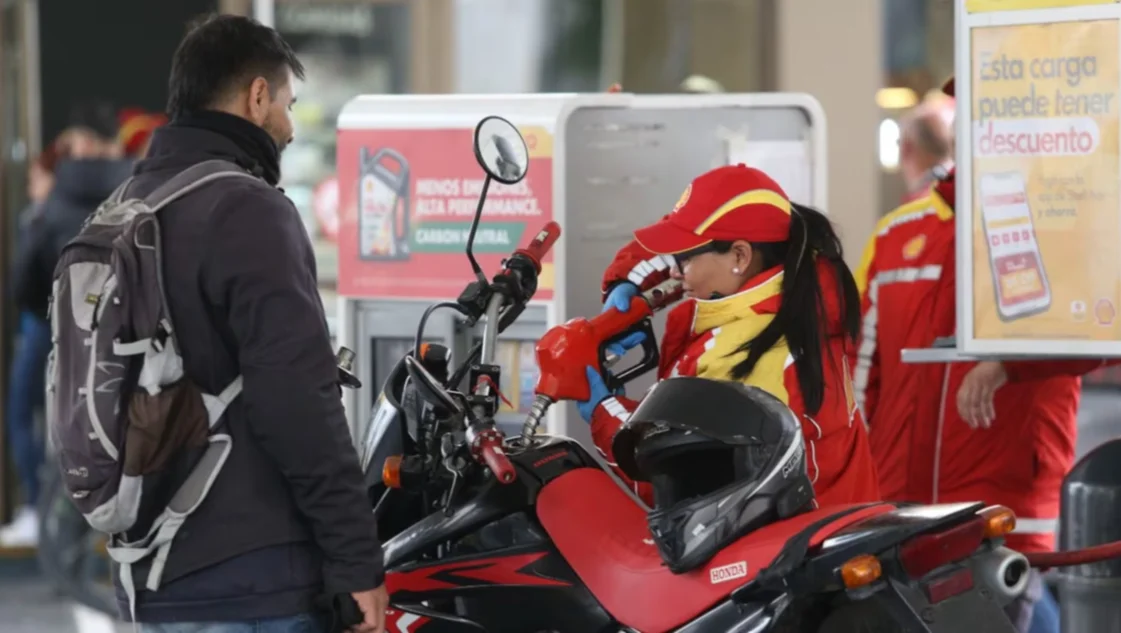 El consumo de naftas y gasoil sigue en baja: retrocedió 5,27% en julio en todo el país