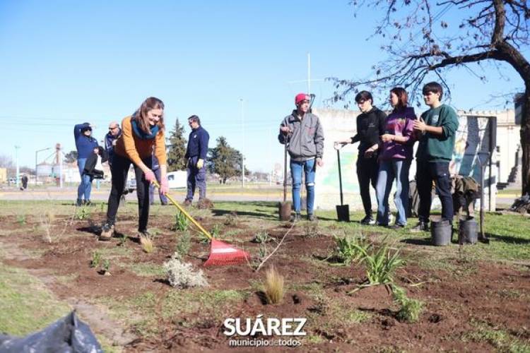 Ambiente: plantamos especies nativas junto a EDES