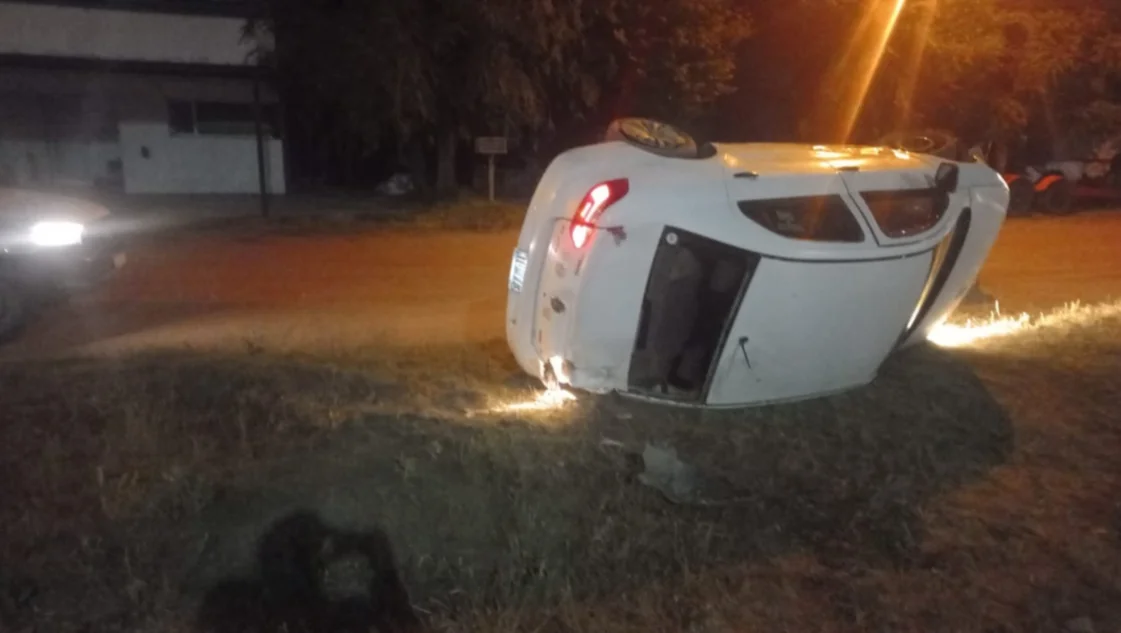 Monte Hermoso: una menor de 14 años le robó el auto y se lo volcó