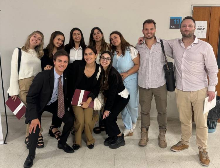 Destacado lugar para equipo de Derecho en competencia nacional