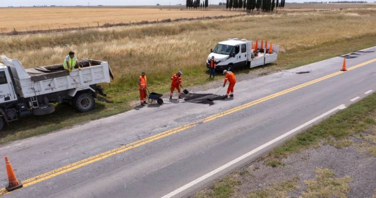 Vialidad Nacional hizo tareas de bacheo en el tramo entre Bahía Blanca y Monte Hermoso