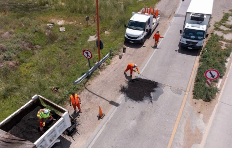 Vialidad Nacional hizo tareas de bacheo en el tramo entre Bahía Blanca y Monte Hermoso