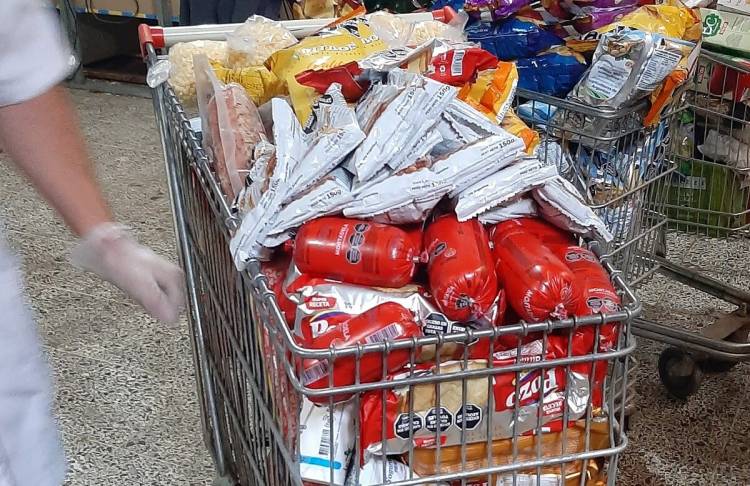 Coronel Suárez: decomisan alimentos vencidos en el supermercado propiedad de una concejal