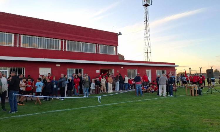 Independiente presentó a la comunidad el nuevo alambrado olímpico del estadio "Benito Herr"