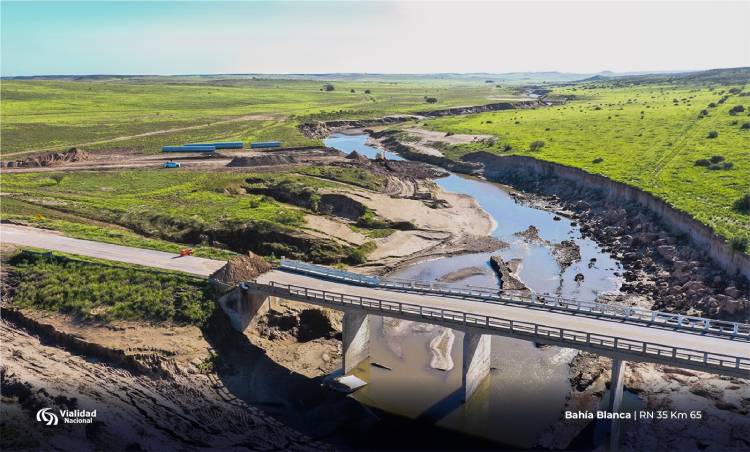 VIALIDAD NACIONAL TRABAJA EN LA RN 35 PARA RESTITUIR LA TRANSITABILIDAD ENTRE BAHÍA BLANCA Y SAN GERMÁN