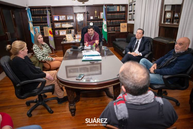 “El héroe olvidado” fue presentado en Suárez: la historia del hombre que denunció a Eichmann llegó en forma de novela