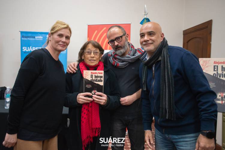“El héroe olvidado” fue presentado en Suárez: la historia del hombre que denunció a Eichmann llegó en forma de novela