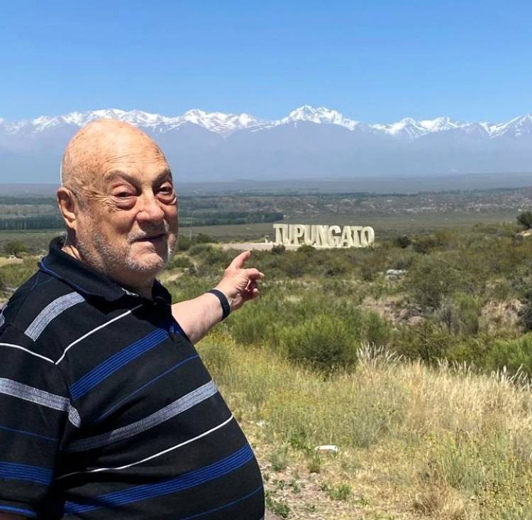 Licenciado en Turismo a los 82: se recibe el graduado de mayor edad de la UNS