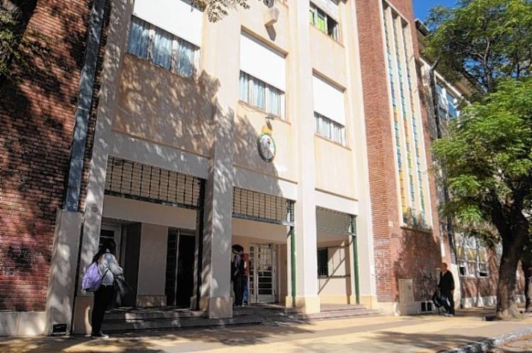 Bachillerato de Adultos en la Escuela de Comercio