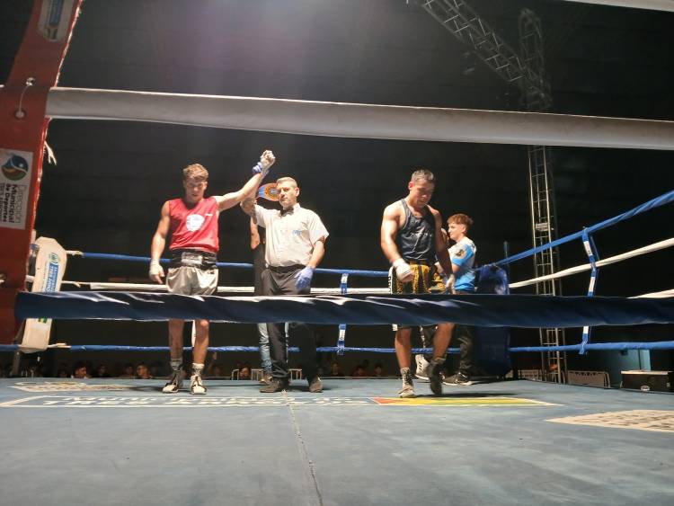 Boxeo profesional y amateurs en Independiente de Coronel Pringles