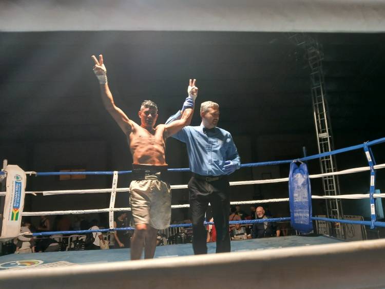 Boxeo profesional y amateurs en Independiente de Coronel Pringles
