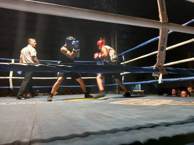 Boxeo profesional y amateurs en Independiente de Coronel Pringles