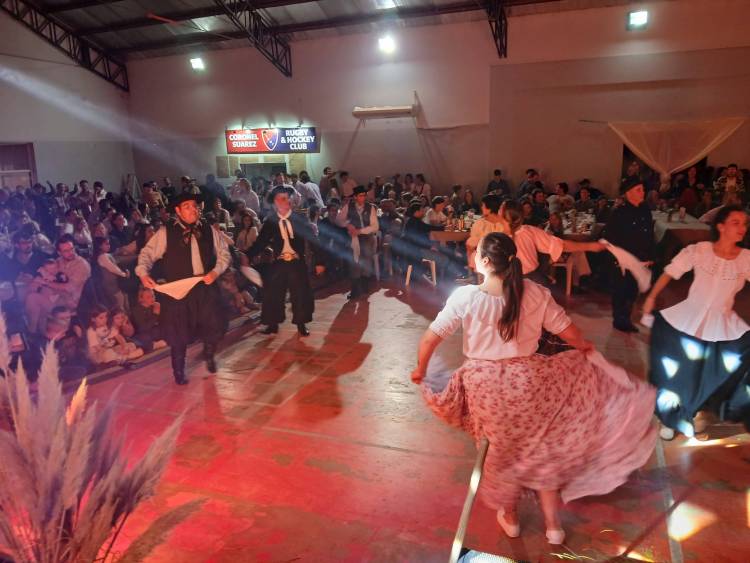 Exitoso festival folclórico organizado por el Coronel Suárez Rugby y Hockey Club en el Polideportivo Municipal