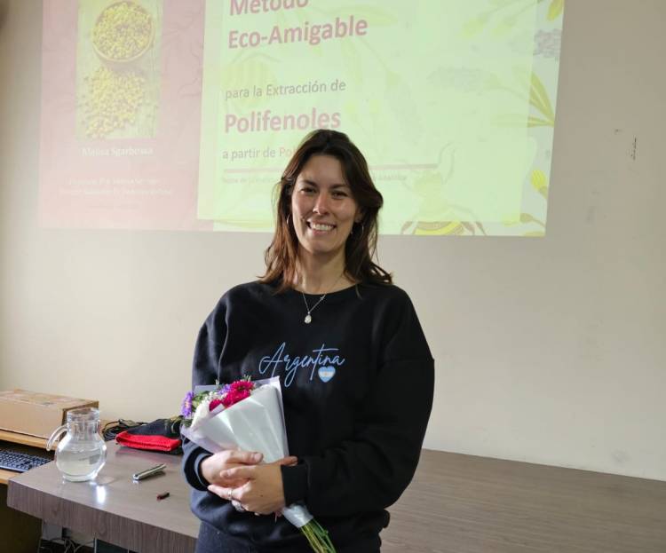 Una graduada desarrolló un método 40 veces más rápido para extraer polifenoles de alimentos naturales