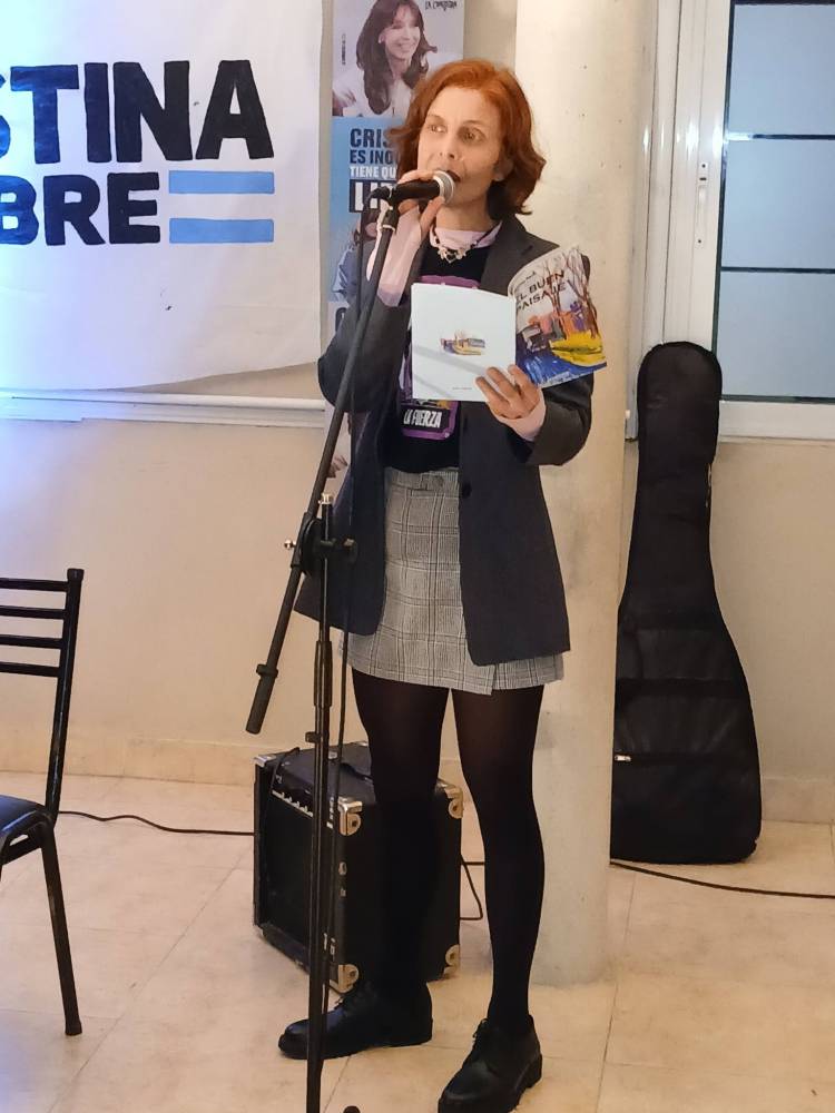 Con diferentes muestras de arte se presentó la peña Cristina Libre