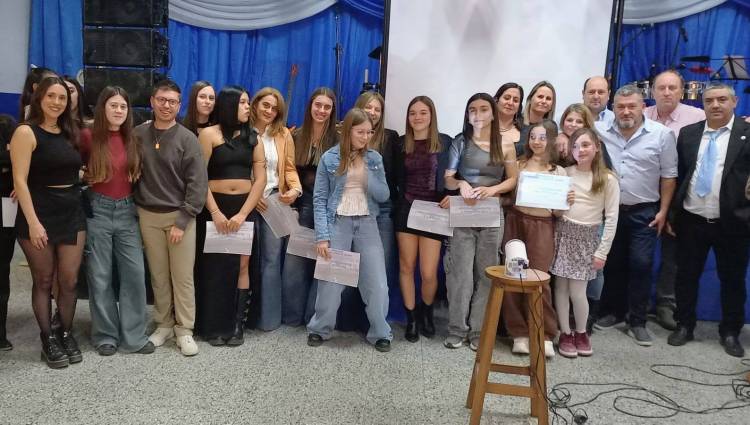 San Martin de Santa Trinidad celebró su 72° Aniversario con una gran cena y baile
