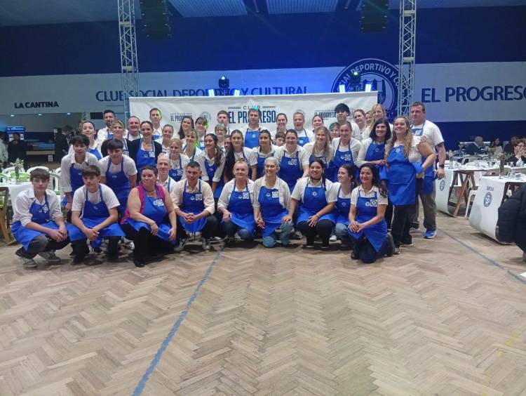 El Progreso de pueblo Santa Maria celebró 88 años de historia con el Polideportivo colmado