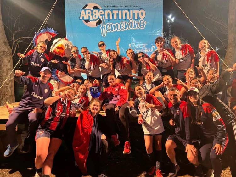Las chicas de Peñarol de Pigue ganaron la Copa de Plata en Santa Fe