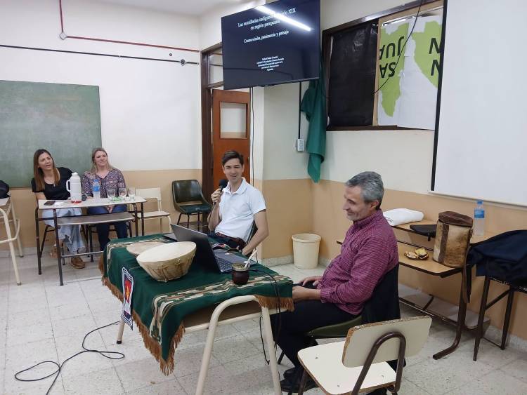 Disertación del Antropologo del Conicet Rafael Curtoni en el Instituto de Formación y Técnica N°160